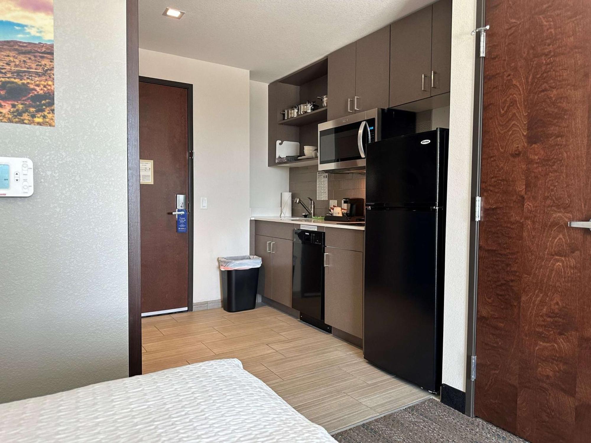 Best Western Plus Executive Residency Phoenix North Happy Valley Exterior photo